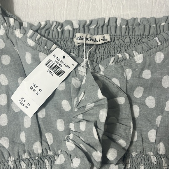 NWT Abercrombie and Fitch small top with matching scrunchy - Picture 3 of 4